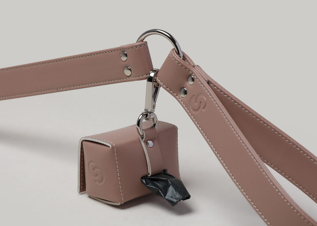 🐶 Oxford „Blush“ Hundegeschirr & Kotbeutelhalter –